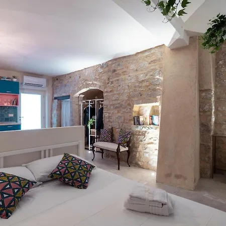 Cornelia Cave Apartment
