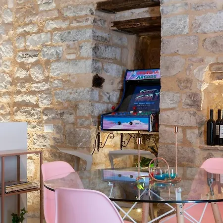 Cornelia Cave Spello