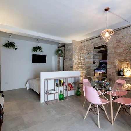 Apartment Cornelia Cave