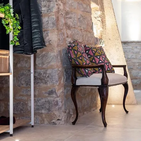 Cornelia Cave Apartment *