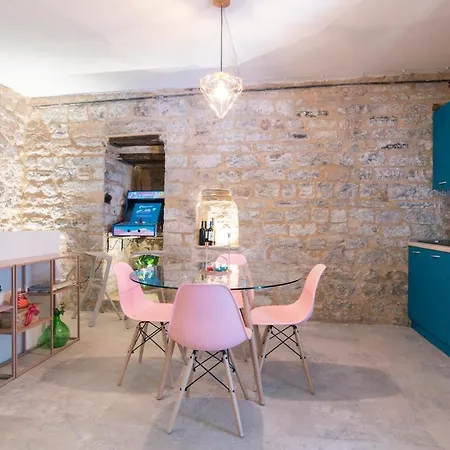 Cornelia Cave Spello