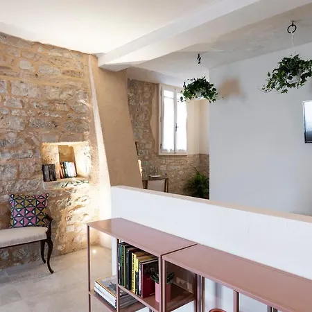 Cornelia Cave Apartment