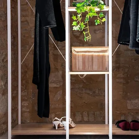 Cornelia Cave Spello